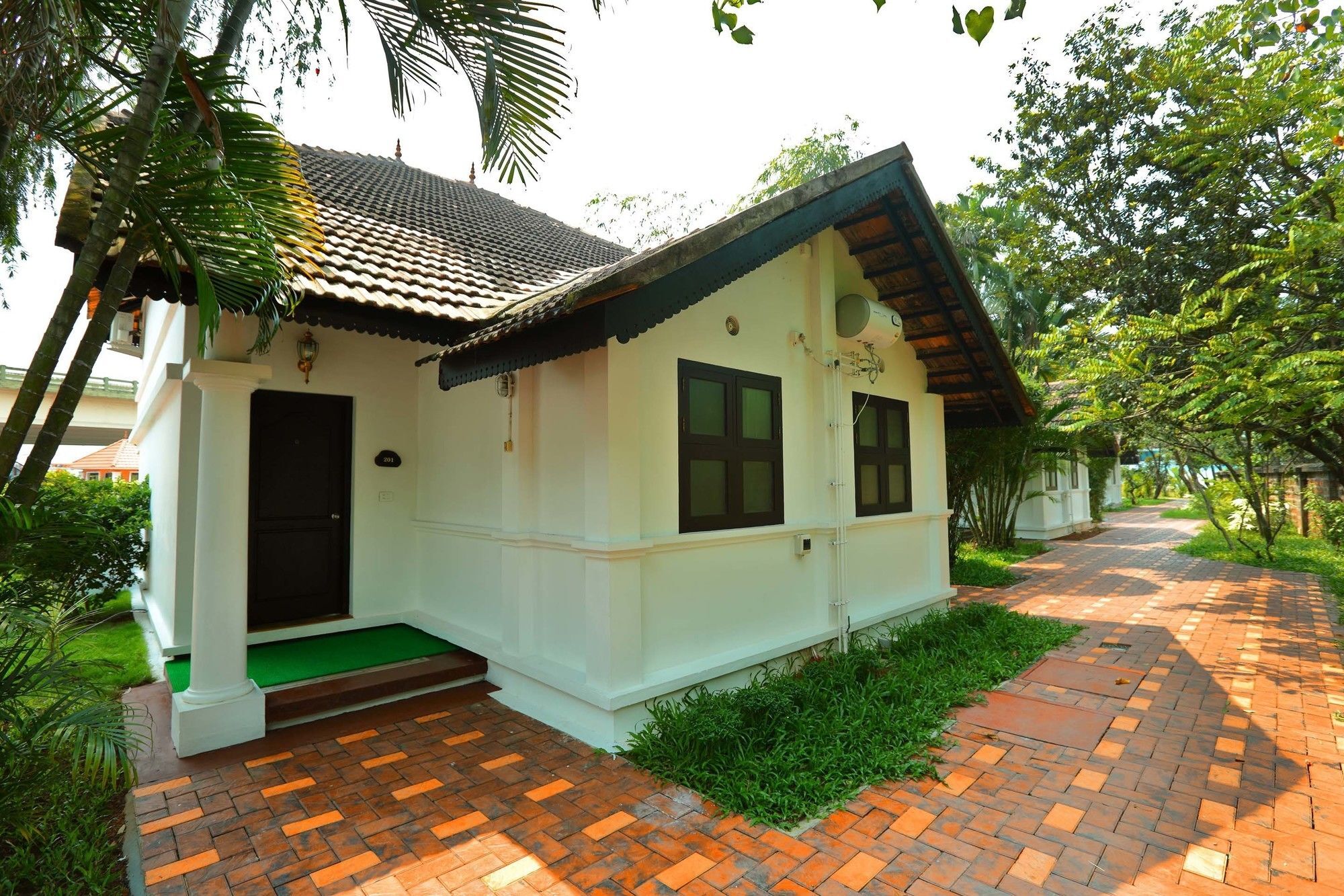 Nihara Resort And Spa Kochi Екстериор снимка