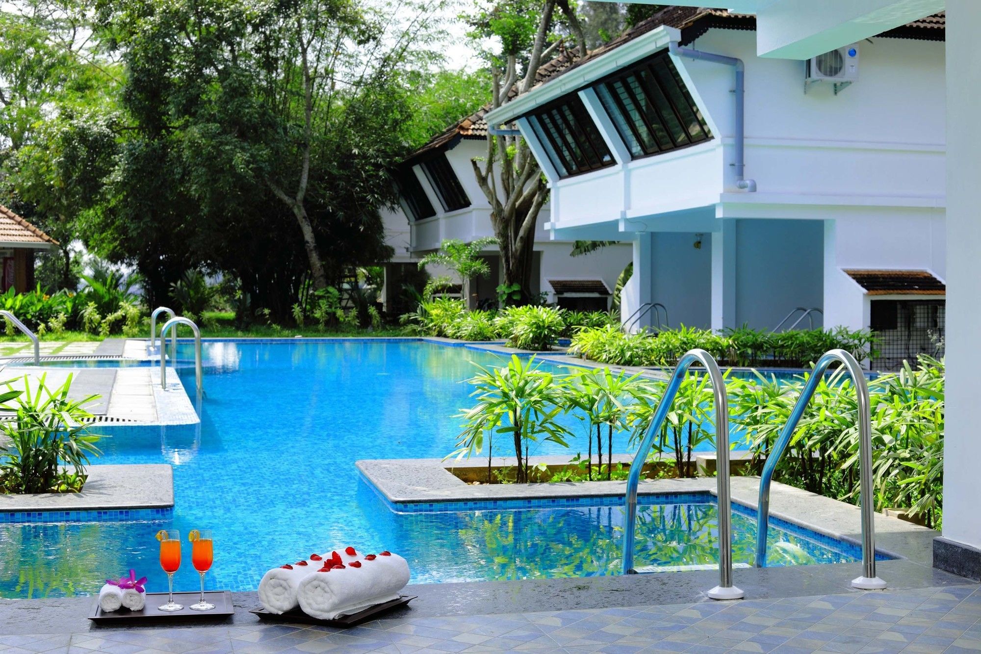 Nihara Resort And Spa Kochi Екстериор снимка